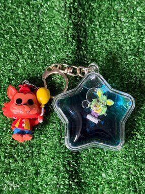 Five Nights at Freddy's FNAF Foxy Funko POP Keychain + Blacklight Foxy Tsunameez